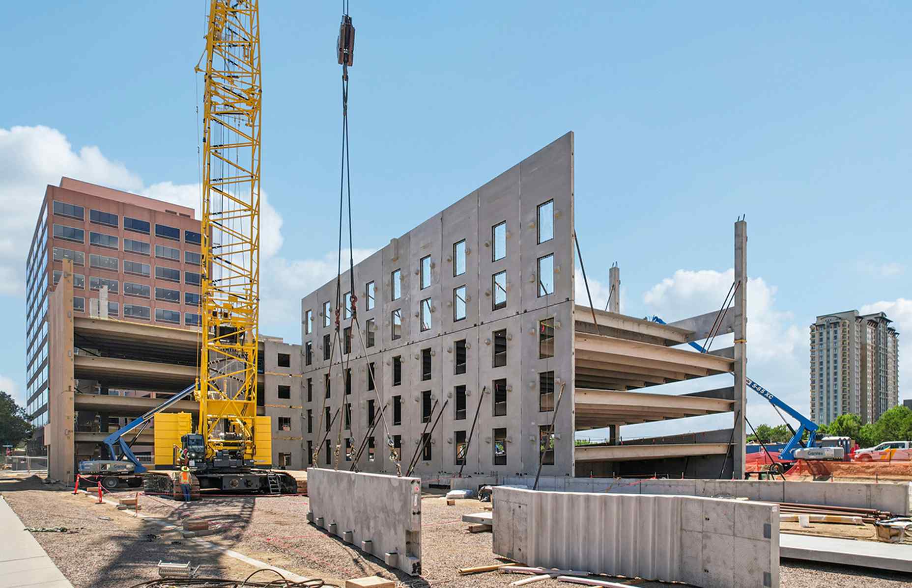 4 mile parking side view with crane