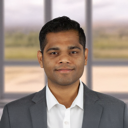 abhi mummaneni headshot