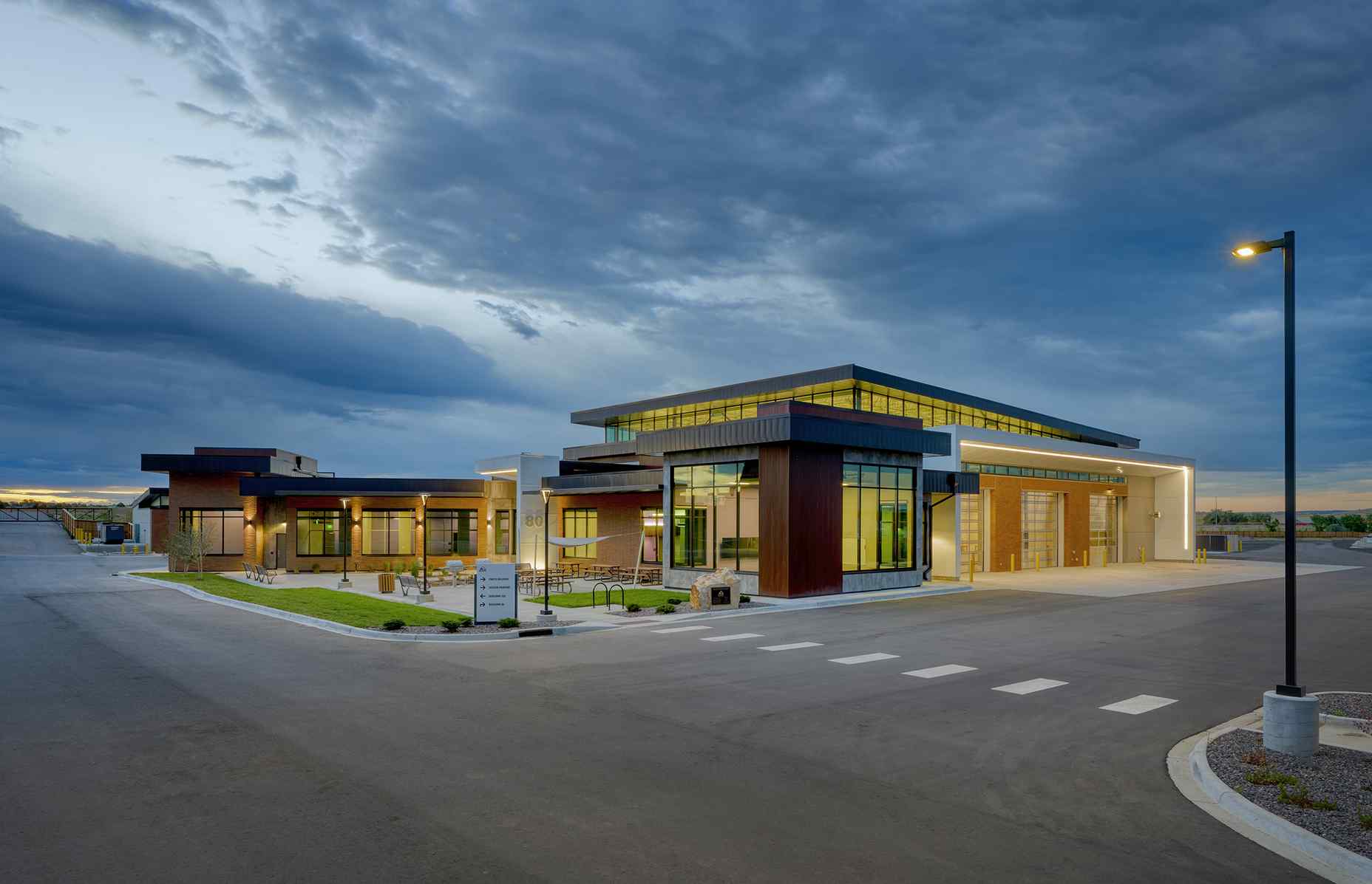 E470 maintenance facility using precast architectural facades