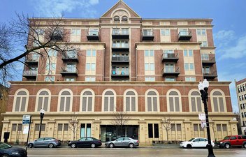 exterior street view of 1323 morse ave apartments