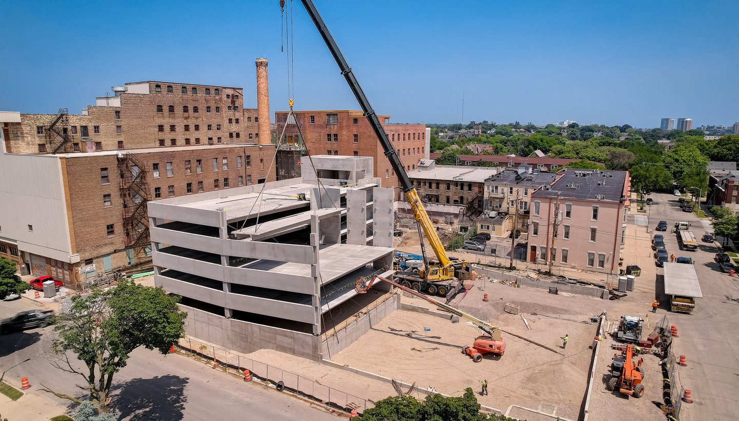 wells installing precast on a parking garage